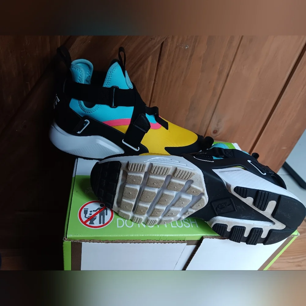 Nike Shoes - Picture 1 of 3
